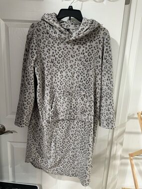 32 Degrees Plush Leopard Print Hooded Sleep Top - Gray Taupe